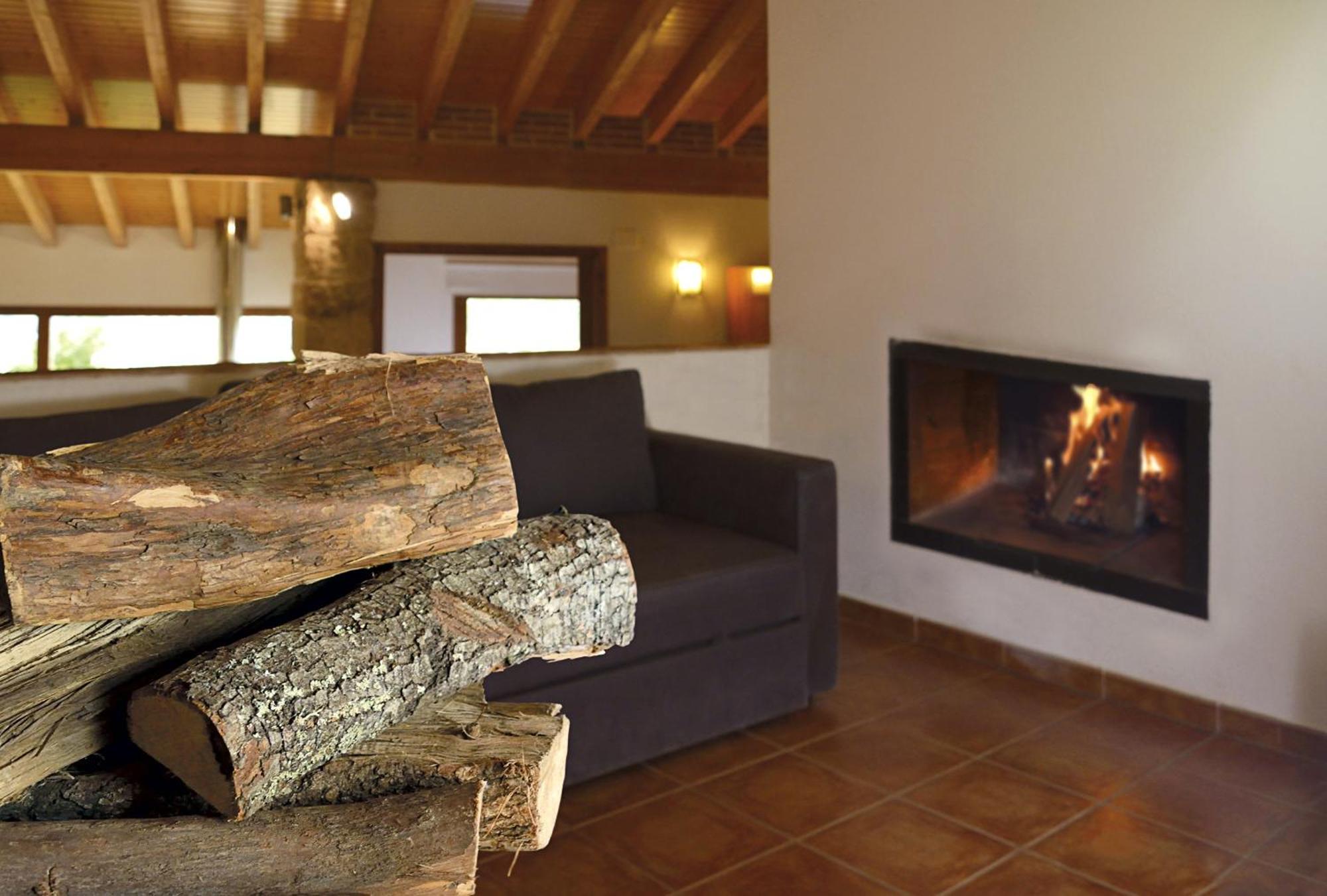 Espacioso Pajar Con Chimenea En Casa De Las Letras Lledó Kültér fotó